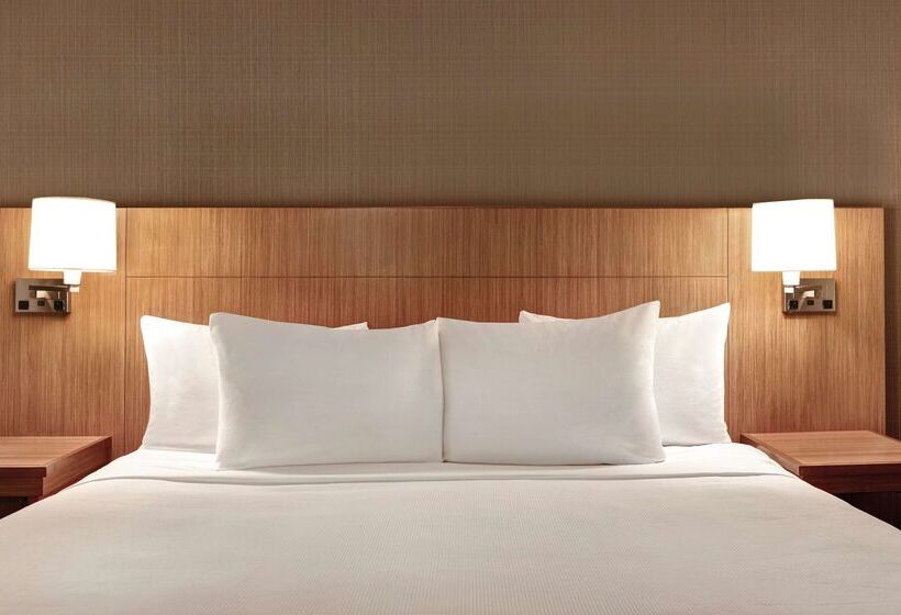 هتل Hyatt Place Bloomington / Normal
