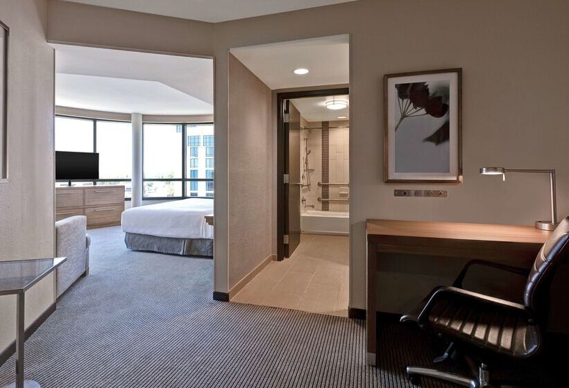 هتل Hyatt Place Bloomington / Normal