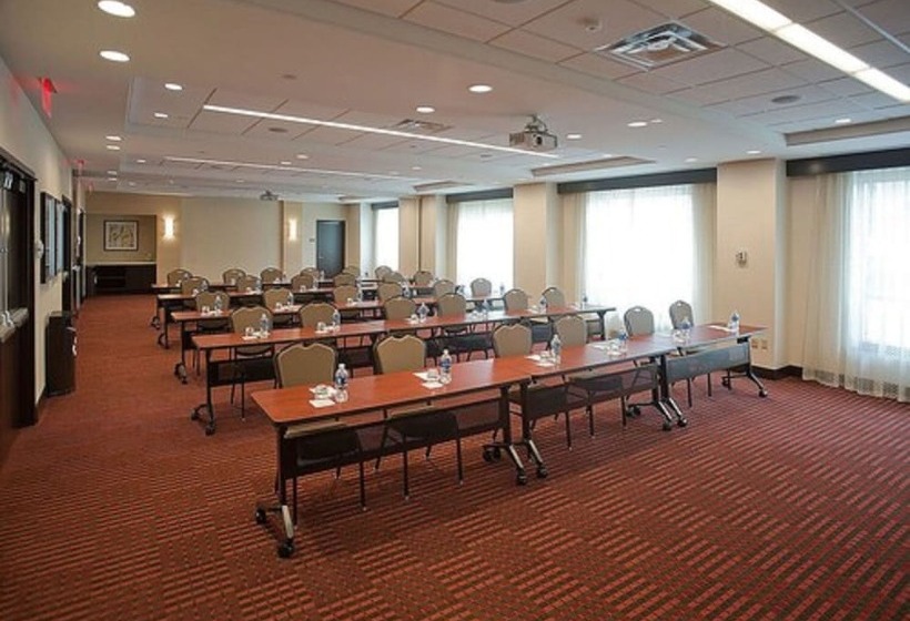 هتل Hyatt Place Bloomington / Normal