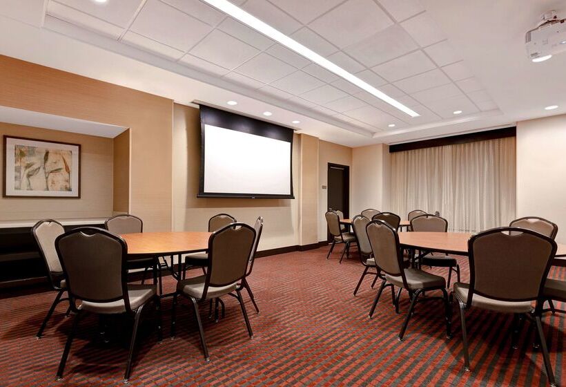 هتل Hyatt Place Bloomington / Normal