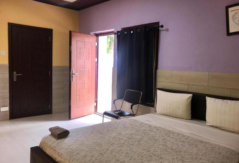 هتل Omanye Lodge