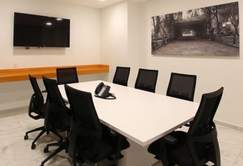 ホテル One Periferico Sur