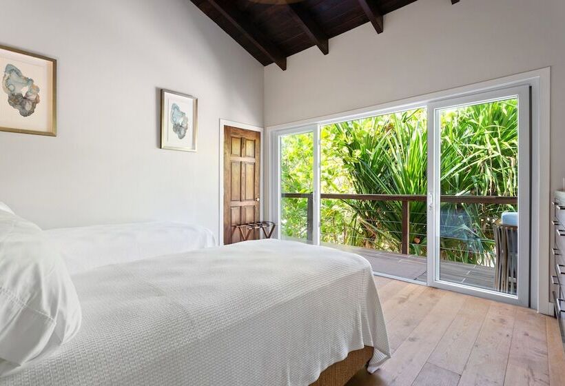 هتل Ray Caye Private Island Resort