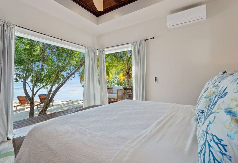 هتل Ray Caye Private Island Resort