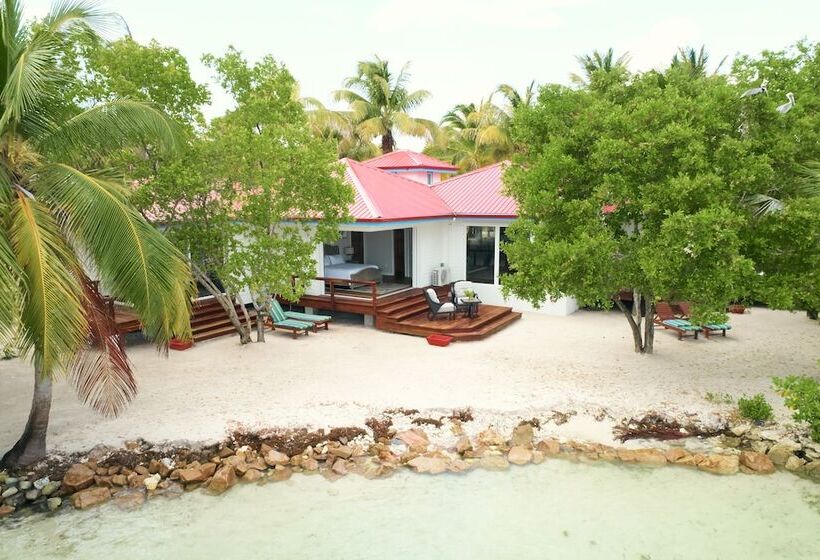 هتل Ray Caye Private Island Resort