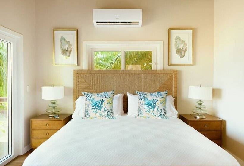 هتل Ray Caye Private Island Resort