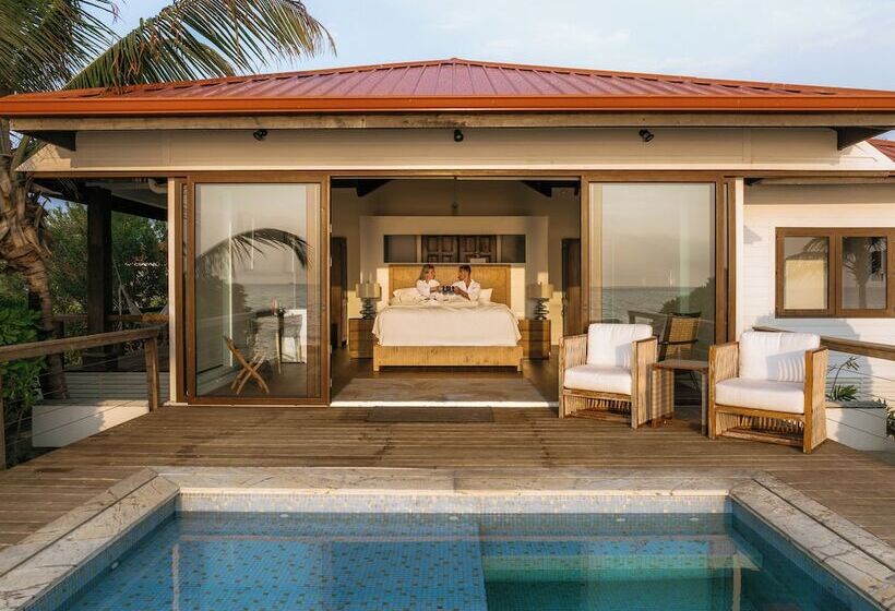 هتل Ray Caye Private Island Resort