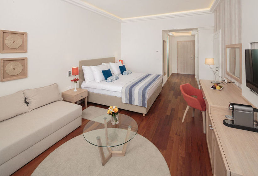 Отель Valamar Isabella Miramare