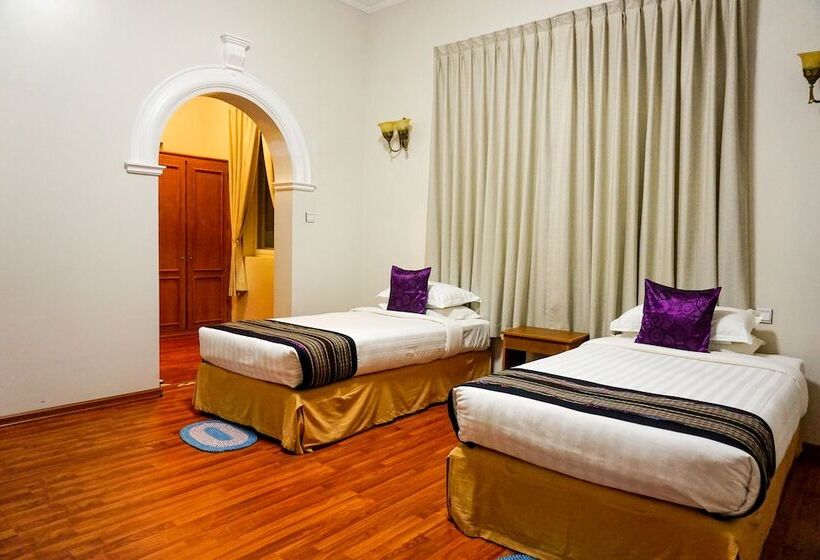هتل Westay @ The Grand Nyaung Shwe, Inle Lake