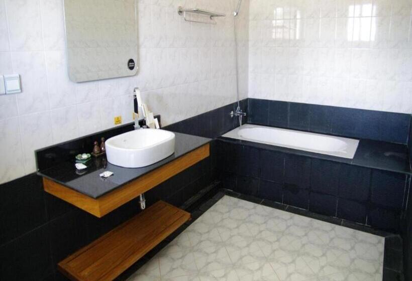 هتل Westay @ The Grand Nyaung Shwe, Inle Lake