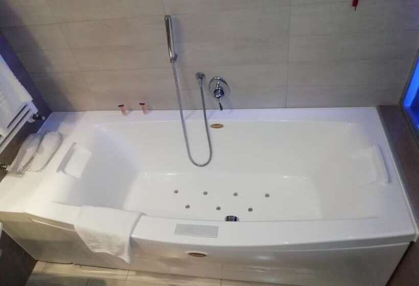 فندق على الطريق Camelia