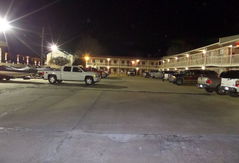 فندق على الطريق Homestay Inn & Suites