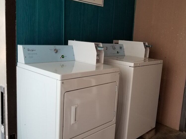 فندق على الطريق Homestay Inn & Suites