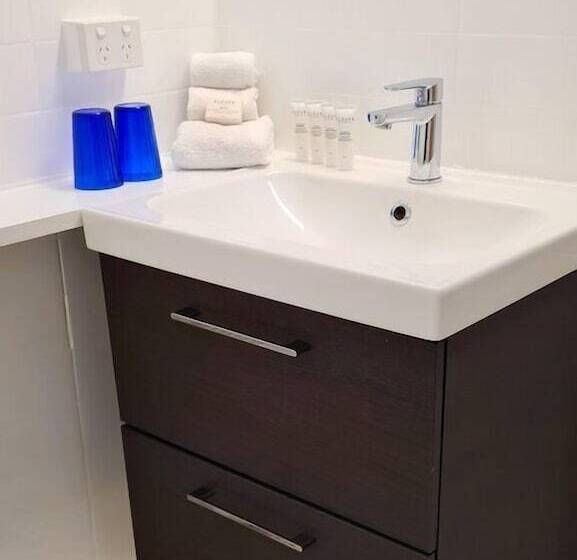 فندق على الطريق The Oriana Orange   Retro Hotel & Resort