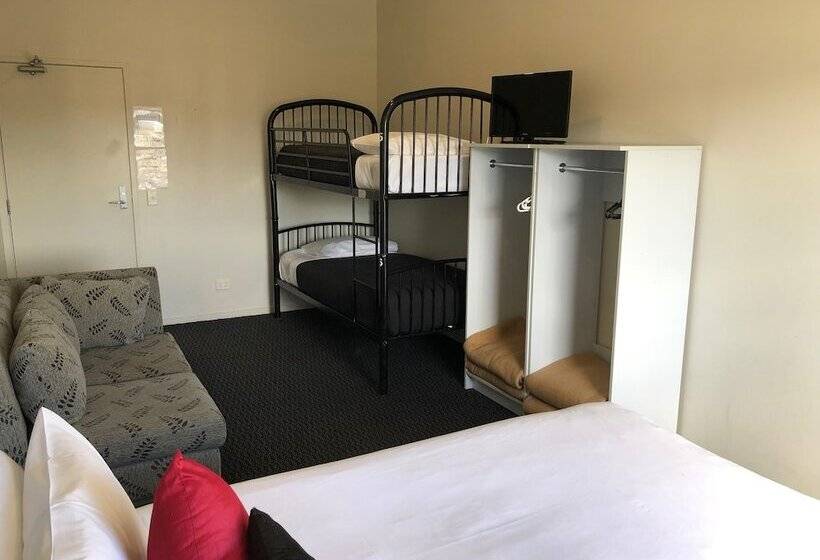 הוסטל Silver Fern Lodge