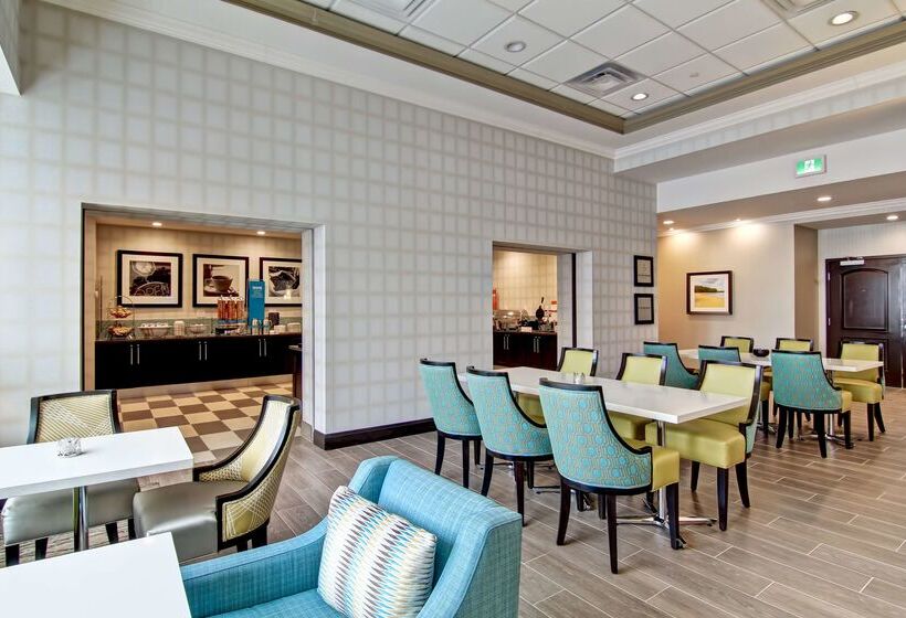 هتل Hampton Inn & Suites By Hilton Saskatoon Airport