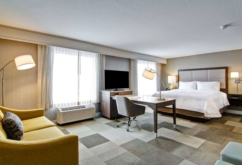 هتل Hampton Inn & Suites By Hilton Saskatoon Airport