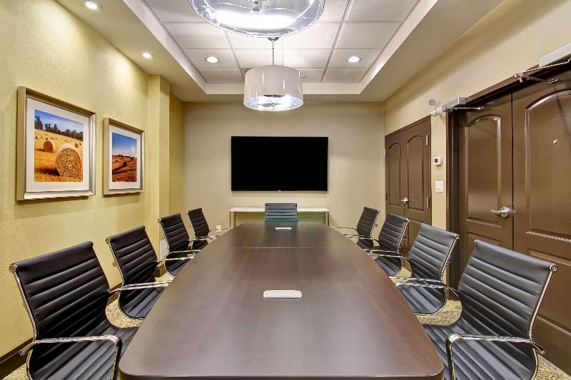 هتل Hampton Inn & Suites By Hilton Saskatoon Airport