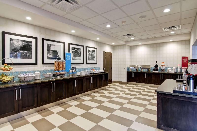هتل Hampton Inn & Suites By Hilton Saskatoon Airport