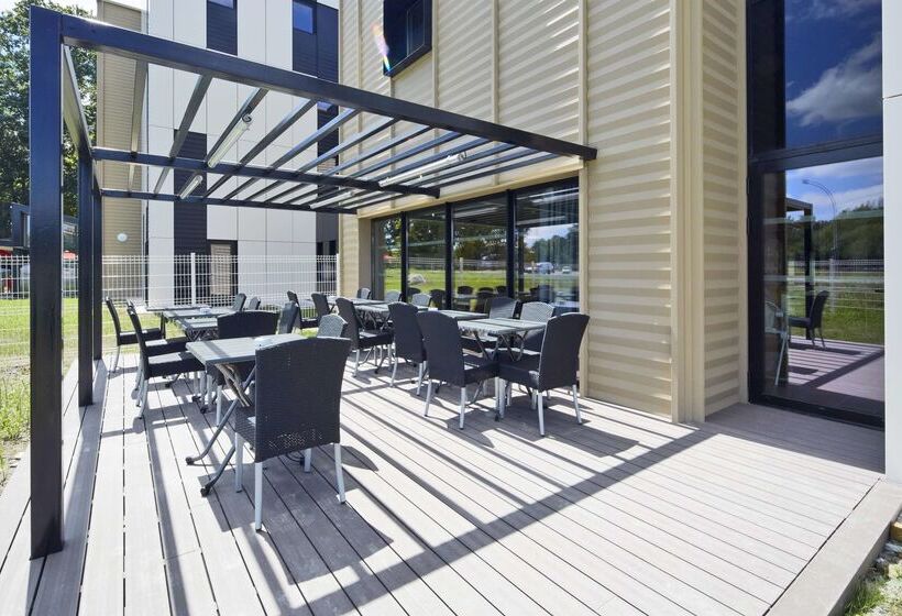 هتل Kyriad Prestige Pau – Palais Des Sports