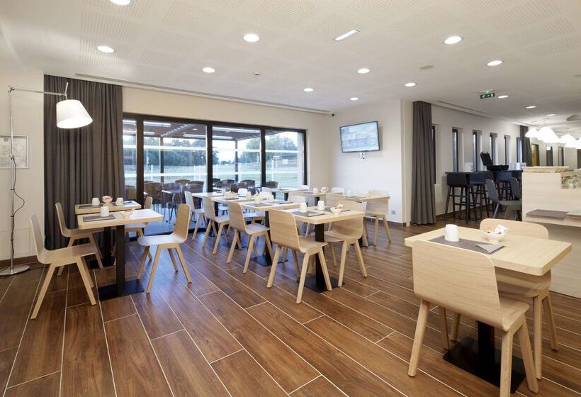 هتل Kyriad Prestige Pau – Palais Des Sports