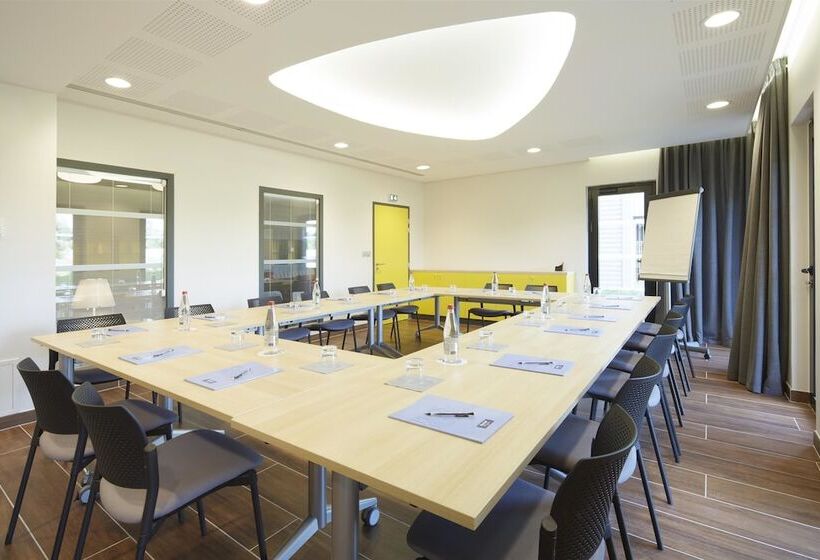 هتل Kyriad Prestige Pau – Palais Des Sports
