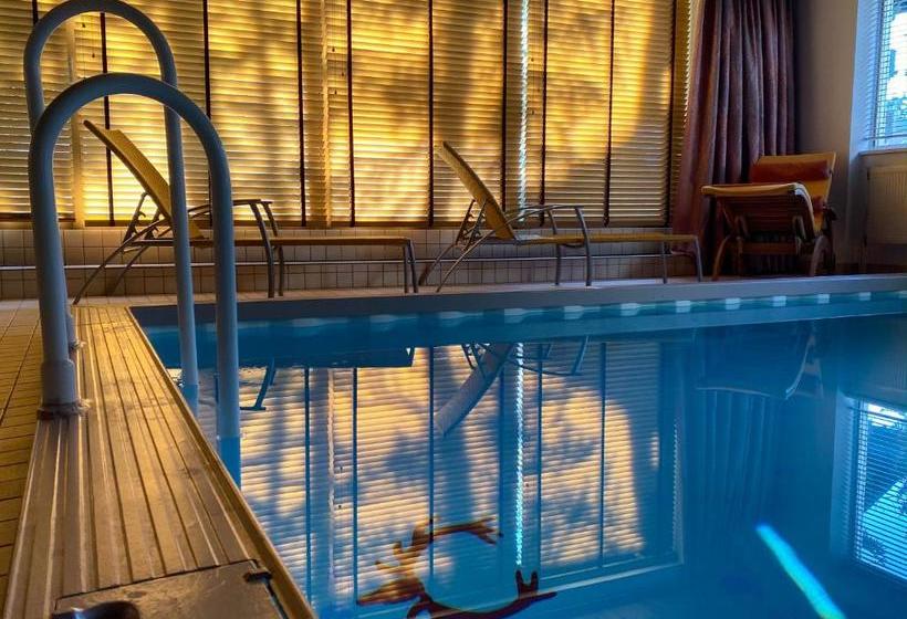 هتل Jagdhaus Monzabon