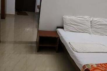 هتل Poonam Village Resort