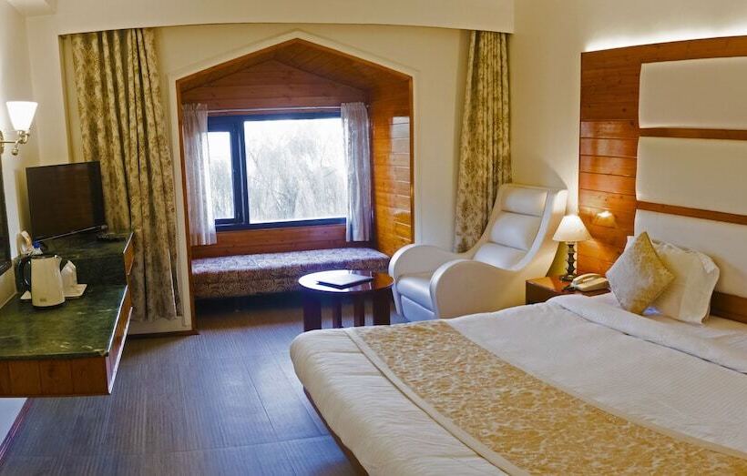 فندق Royal Jardin Whistling Pines Resort