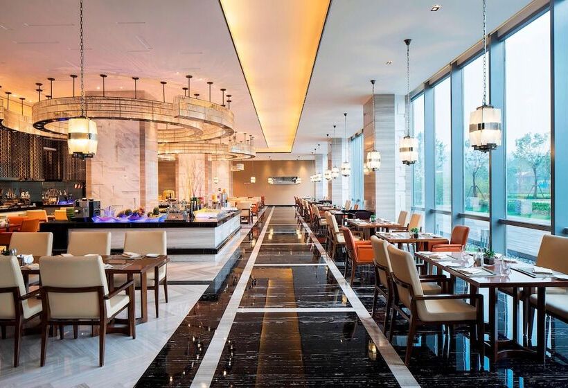 هتل Sheraton Langfang Chaobai River