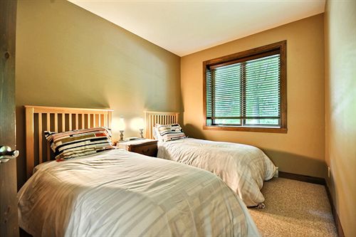 Отель Tremblant Sunstar Condominiums