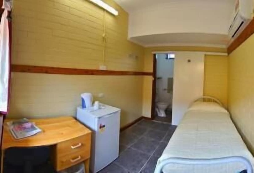 فندق على الطريق A Railway Lodge