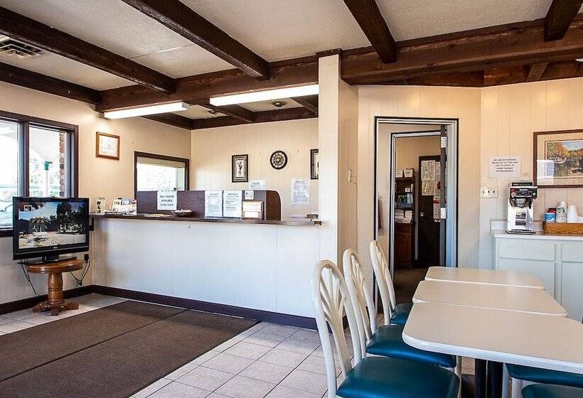 모텔 Country Squire Inn And Suites