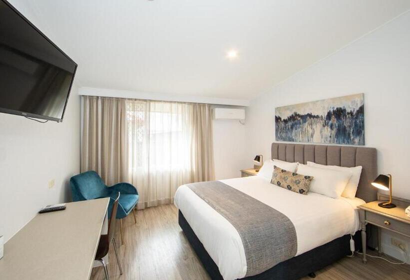 فندق على الطريق New England Motor Lodge