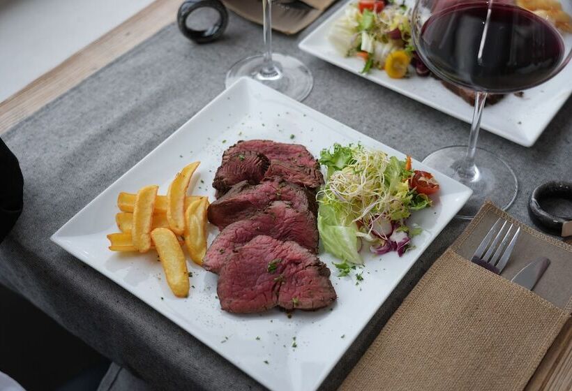 هتل Restaurant Brasserie Feestzaal Ahoi, Kortrijk