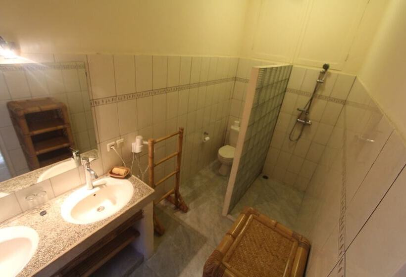 Chonos Hotel Lovina