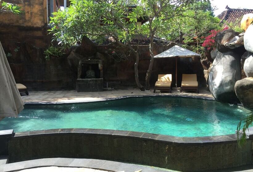 Chonos Hotel Lovina