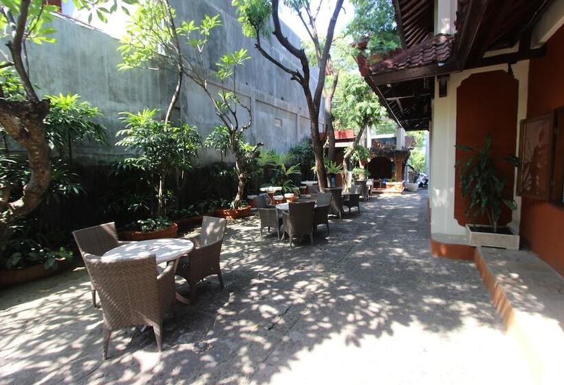 Chonos Hotel Lovina