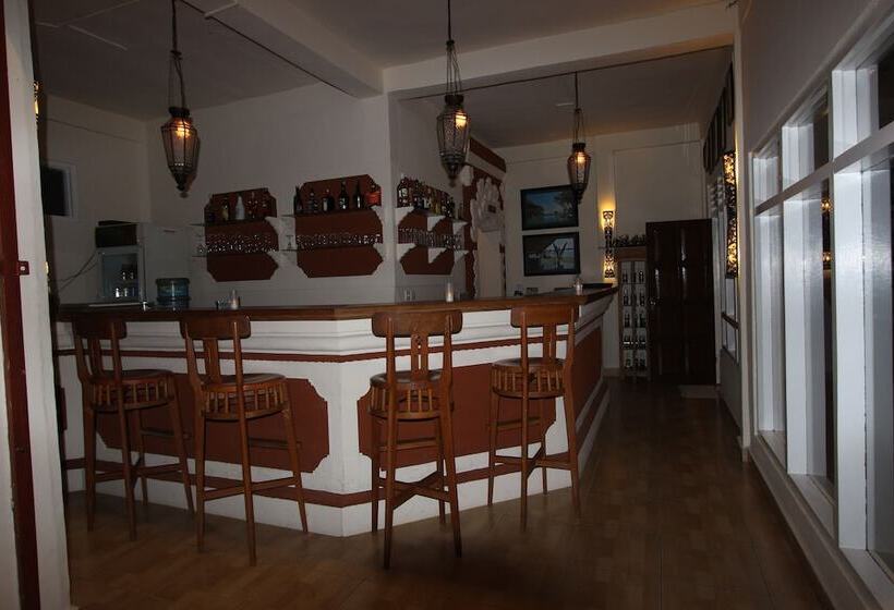 Chonos Hotel Lovina