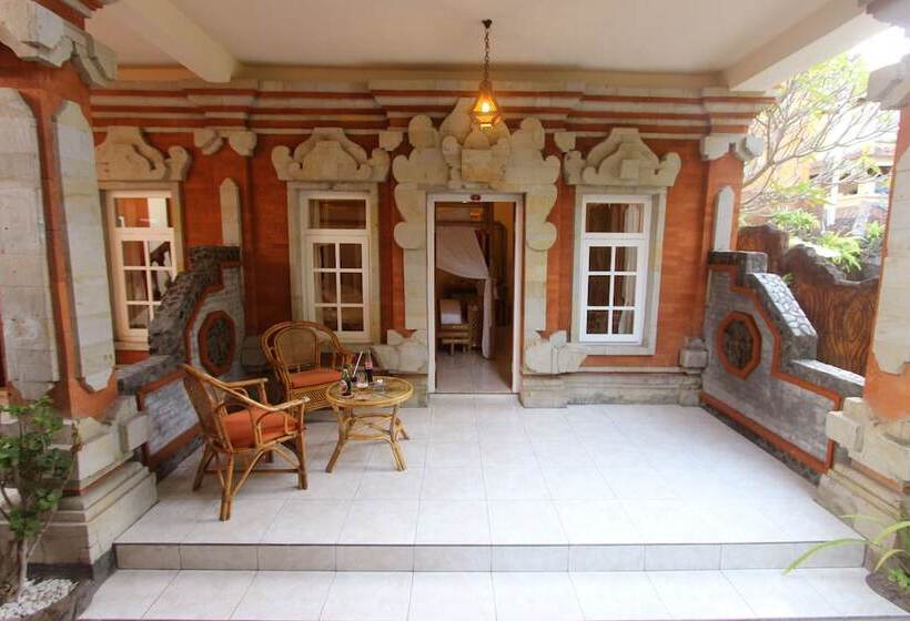 Chonos Hotel Lovina