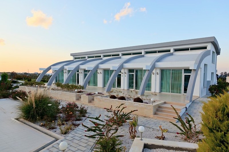 Отель Fairmont Holiday Village