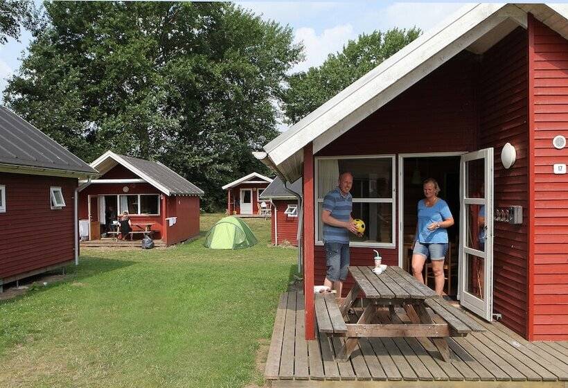 בית מלון כפרי First Camp Ajstrup Strand