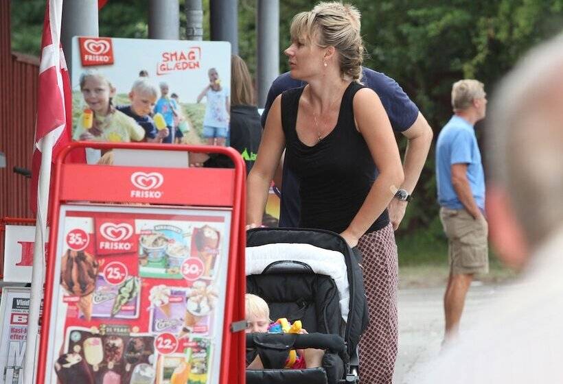 בית מלון כפרי First Camp Ajstrup Strand