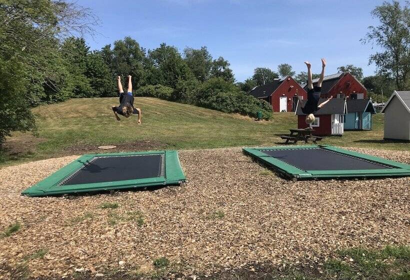 בית מלון כפרי First Camp Ajstrup Strand