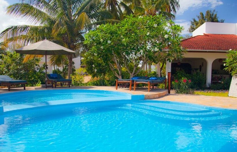 Fotos del hotel Flame Tree Cottages:  5