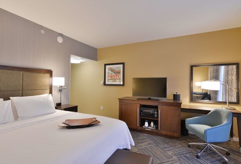 هتل Hampton Inn & Suites Chippewa Falls