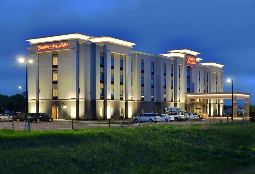 هتل Hampton Inn & Suites Chippewa Falls