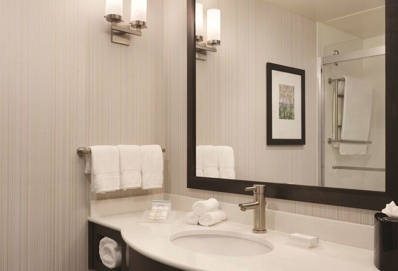 هتل Hilton Garden Inn Boston Logan Airport