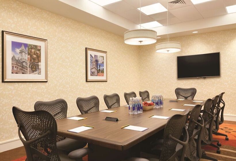 هتل Hilton Garden Inn Boston Logan Airport