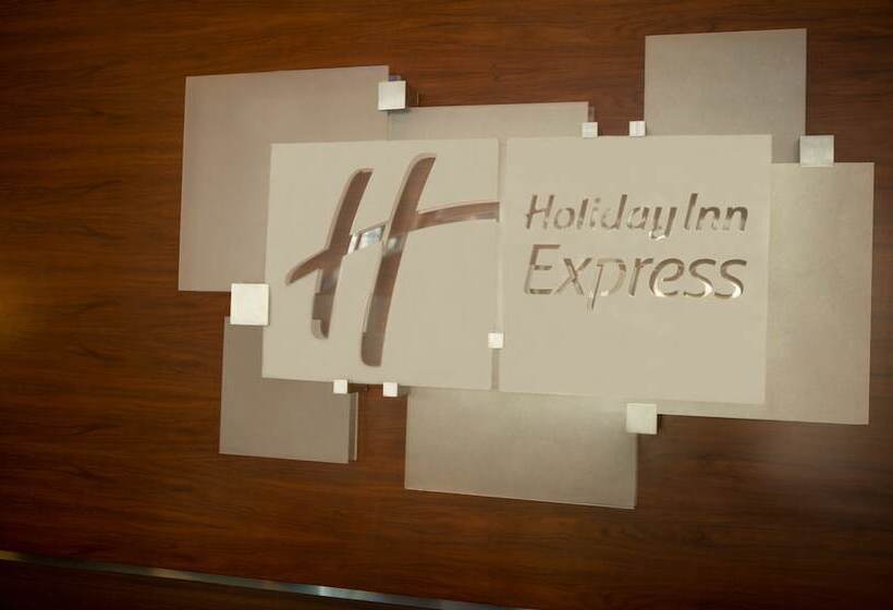 هتل Holiday Inn Express Jakarta International Expo, An Ihg